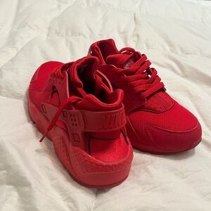 nike air huarache triple red